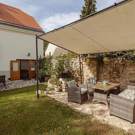 Köveskál Vendégház Maison d'hôtes 3*