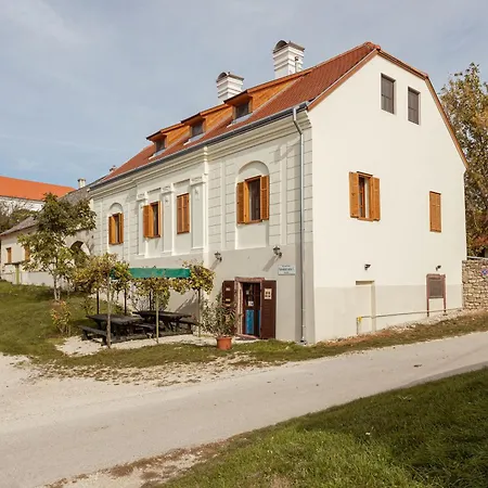 Köveskál Vendégház 3*